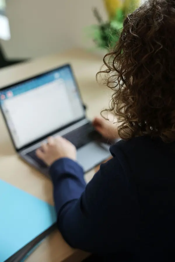 annael-sadan-castel-assist-assistante-communication-janzé